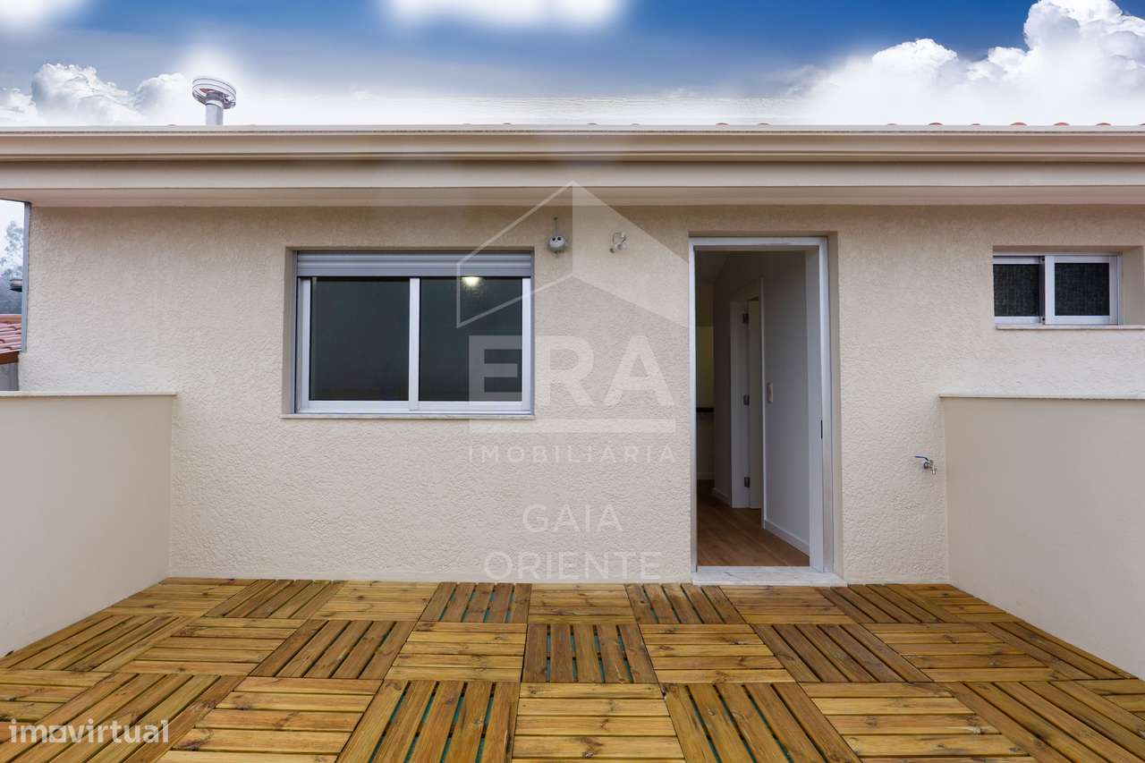 Moradia T3 Renovada junto à A1 nos Carvalhos-22