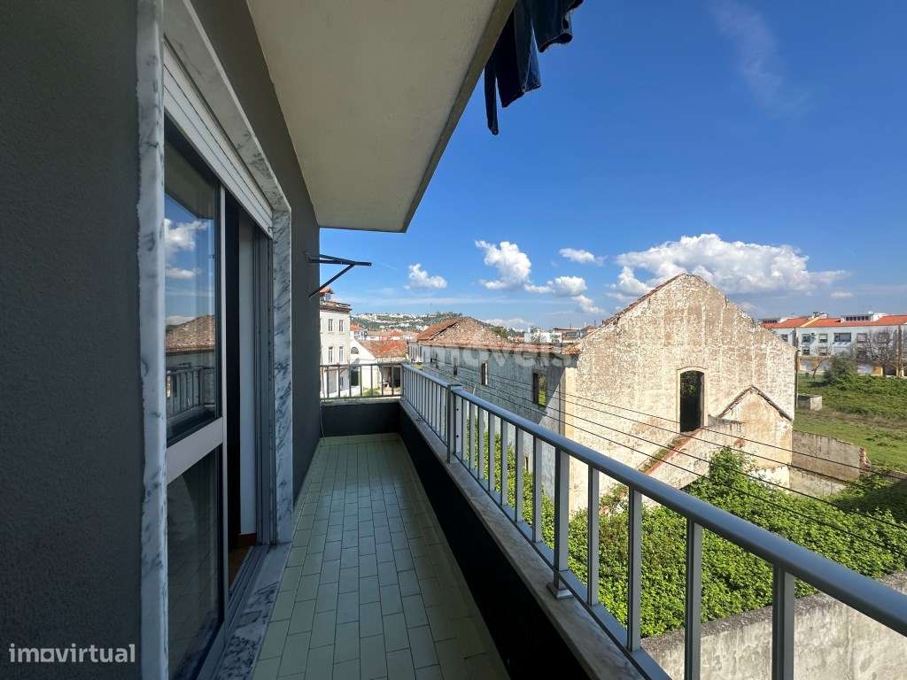 Apartamento T2 c/ 2 Varandas e Sótão, em Abrantes - Grande imagem: 4/19