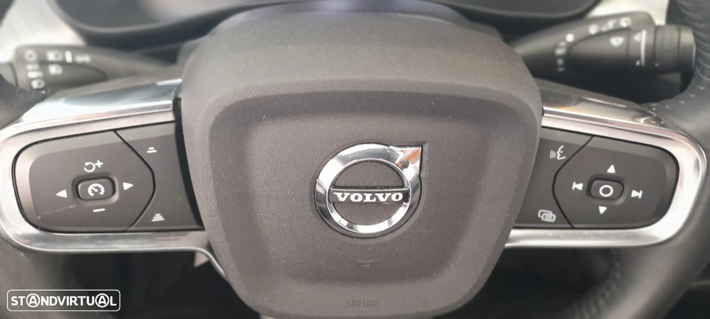 Volvo XC 40 2.0 B4 Momentum Plus - 19