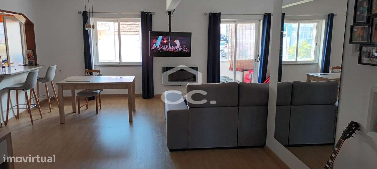 Amplo Apartamento T3, Renovado, junto ao Complexo Municipal Desportos-4