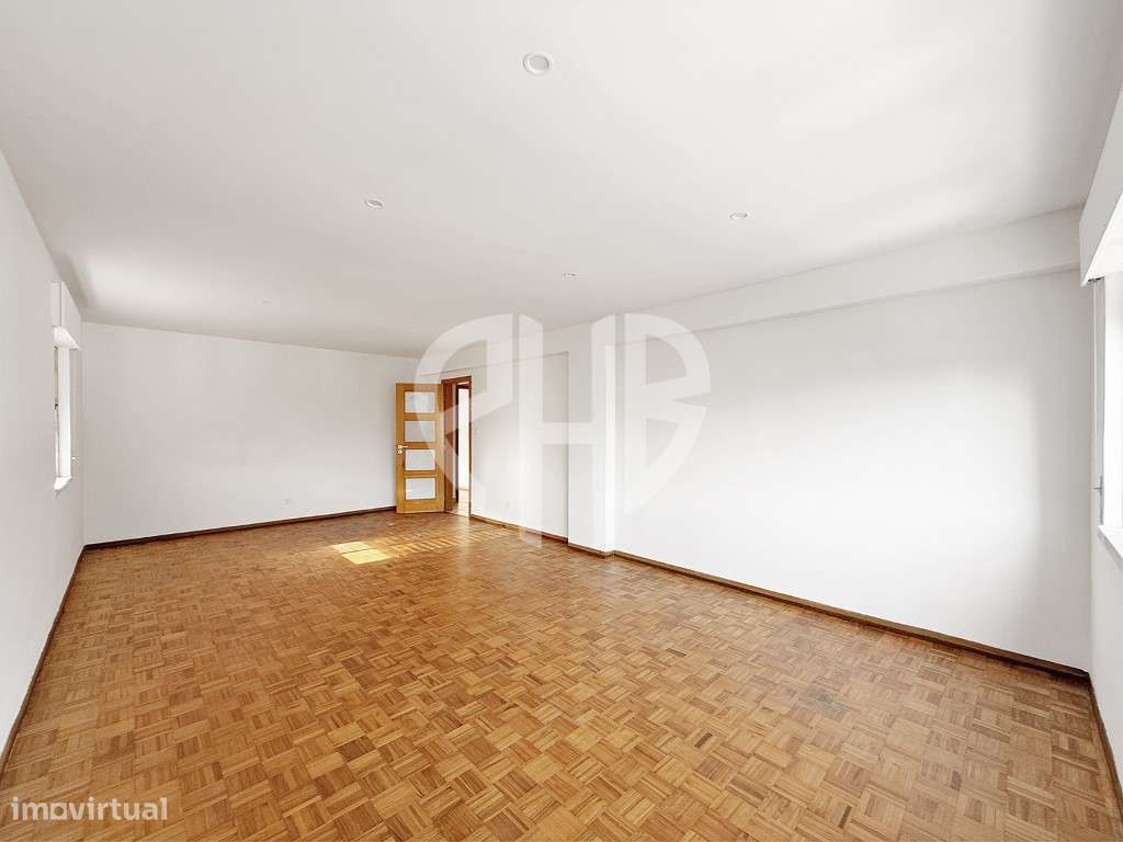 Apartamento T3 com 127 m² | Arrecadação nas Águas Furtadas | Massamá-4