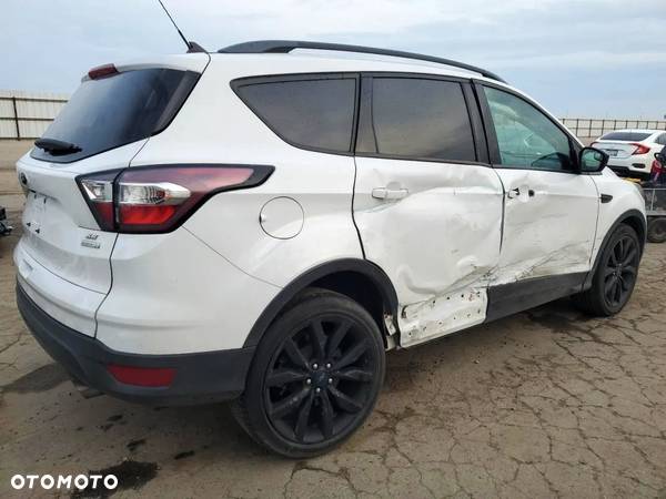 Ford Kuga - 4