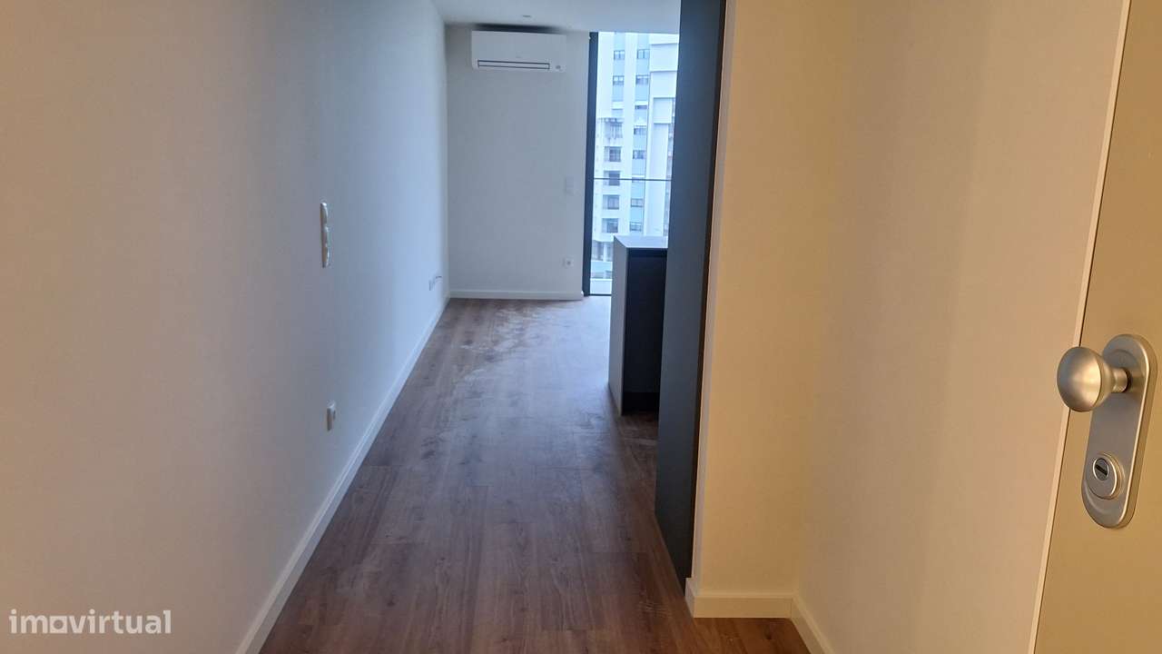 Apartamento T2 Varanda | Garagem|proximo cento Gaia| Pronto habitar-10
