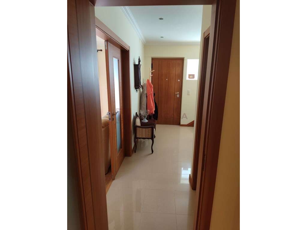 Vende-se Moradia V4 renovada com terraço, churrasqueira e horta a 5...-25
