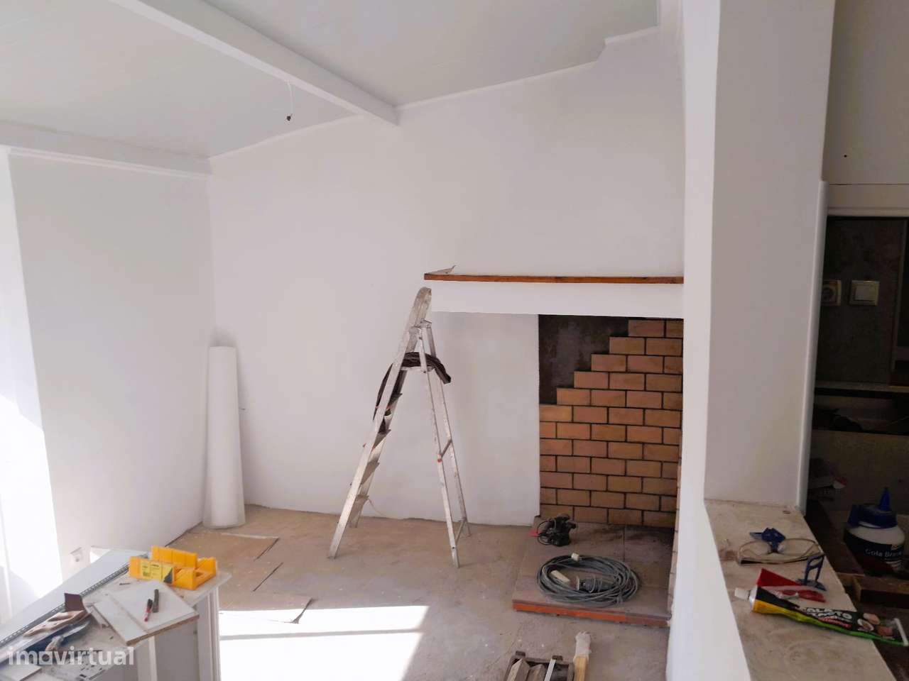 Moradia T3 com Garagem em Remodelação – Anaguéis, Coimbra-12