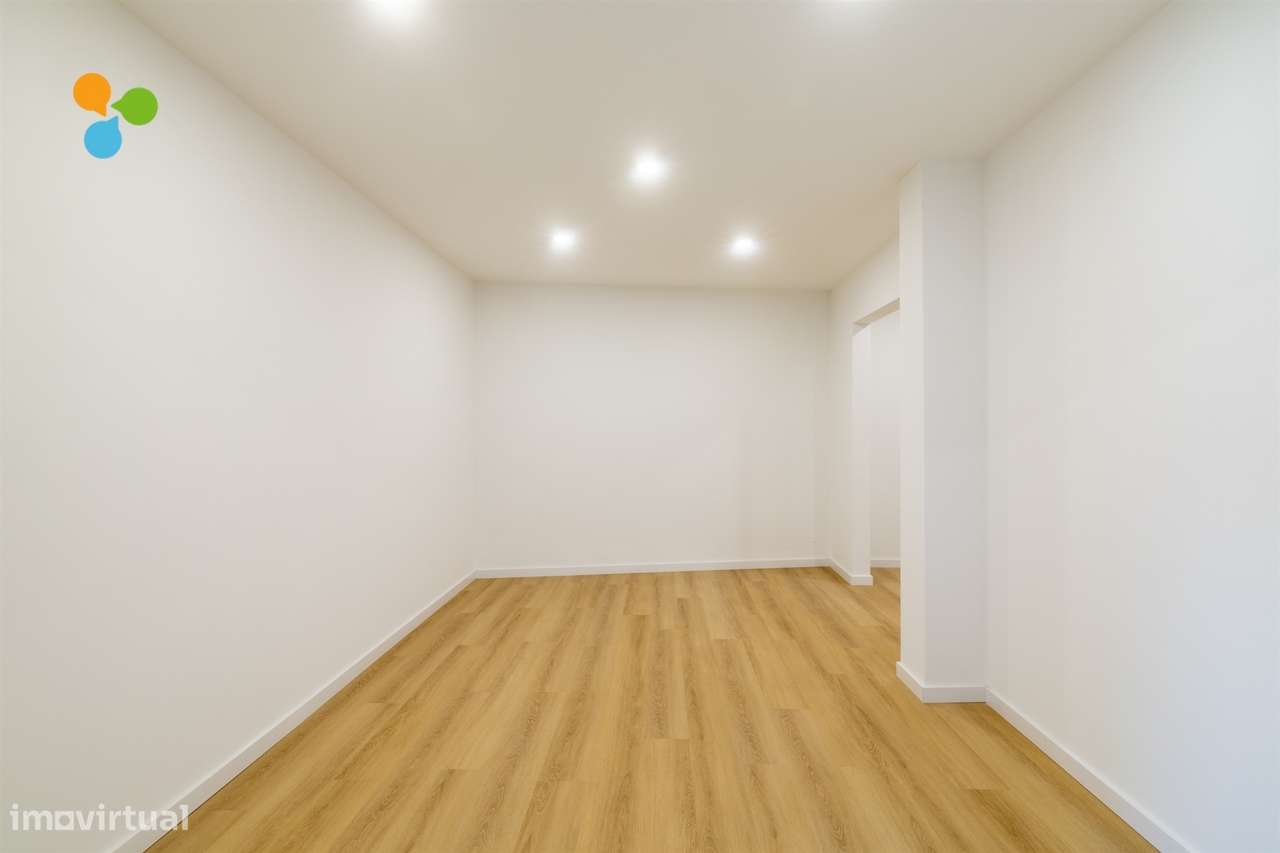 Apartamento T3 c/ Box e varanda, junto às faculdades-7