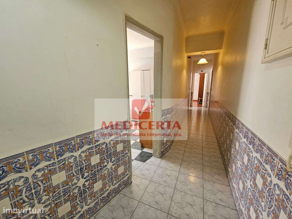 Agualva - Av. Bons Amigos - T2 (83m²)-3