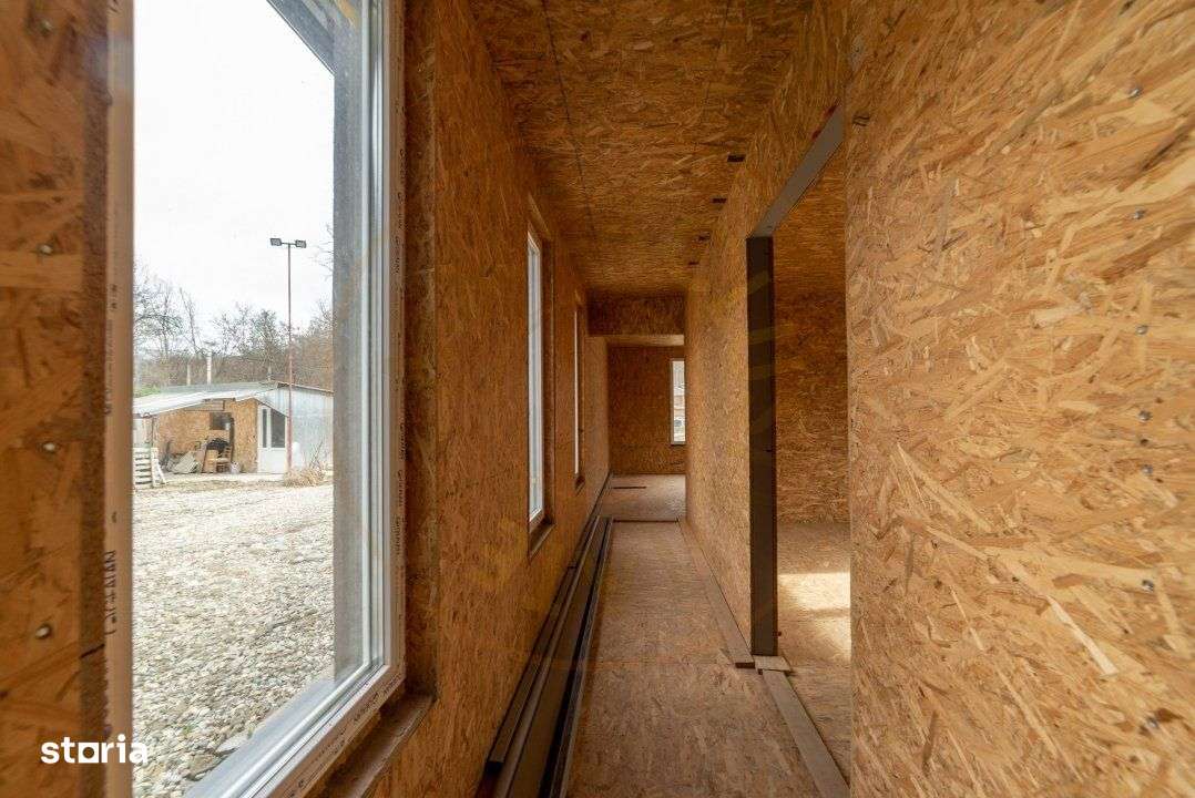 Casa moderna cu 5 camere intr-o zona linistita de deal - Imagine principală: 5/12