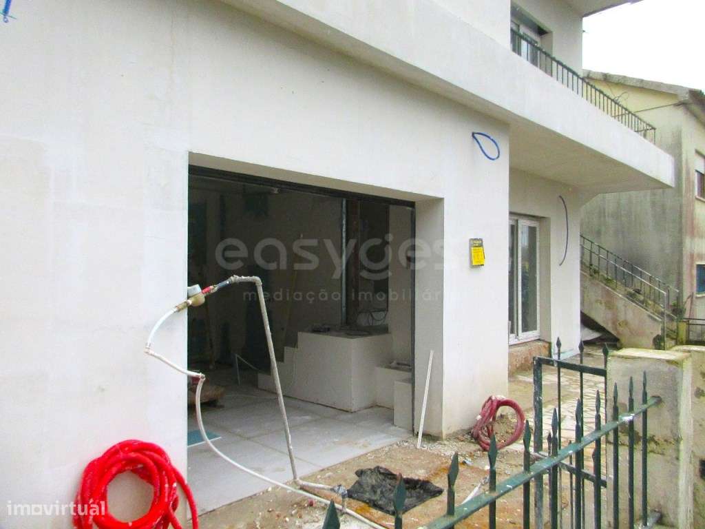 Moradia T3+1 Totalmente Remodelada em Torres Vedras - Grande imagem: 3/16