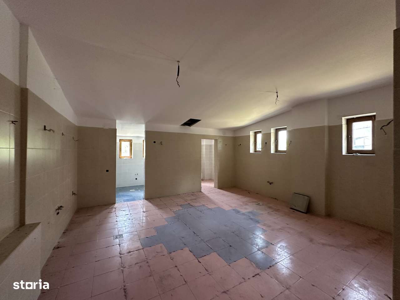 Agentia imobiliara VIGAFON vinde motel-restaurant Valea Calugareasca - Imagine principală: 4/13