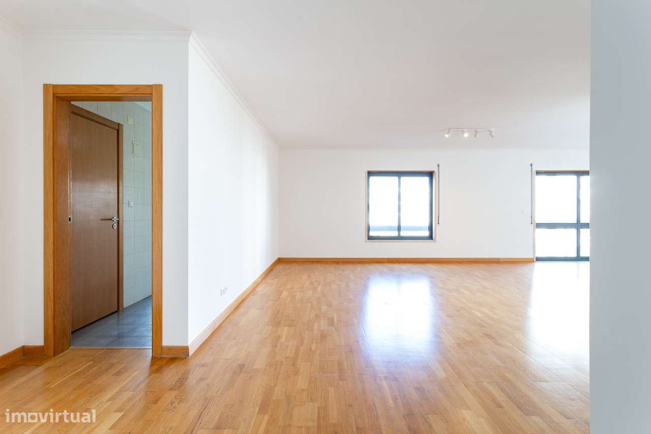 Apartamento T3 com varanda e garagem em Lisboa - Grande imagem: 3/38