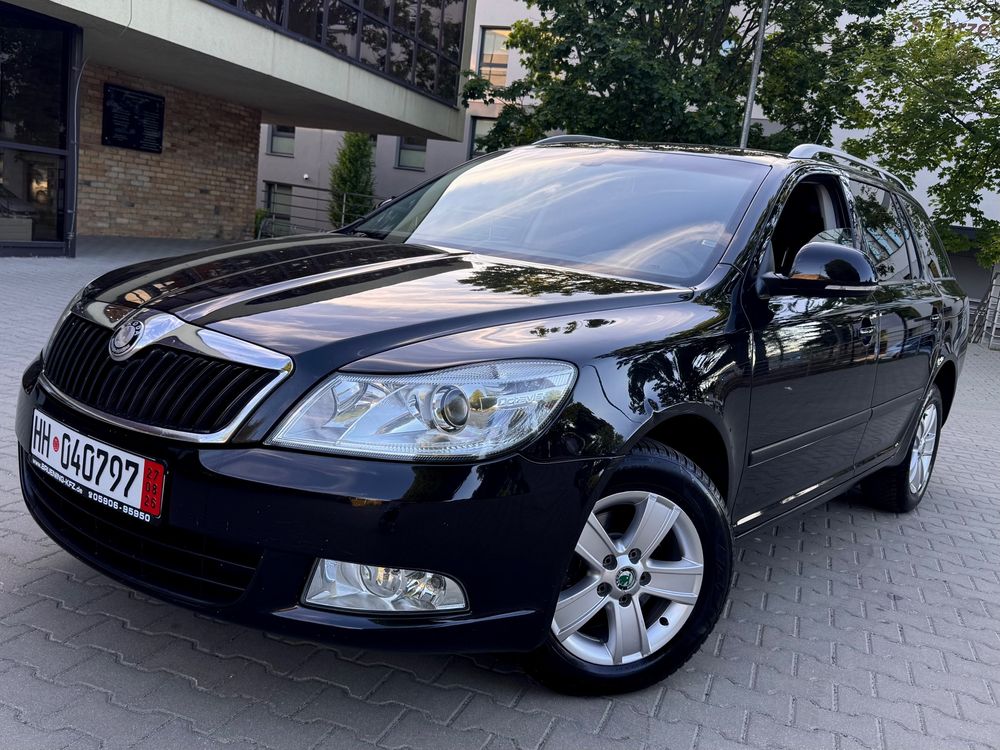 Skoda Octavia II 1.6 TDI Green tec DSG Elegance 2012