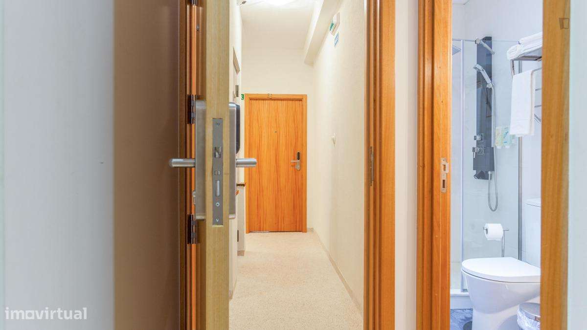 Apartamento com 1 quartos - localizado em Santo Ildefonso Porto - Grande imagem: 2/10