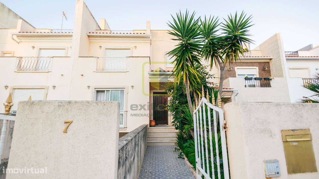 Moradia T3 Geminada-35