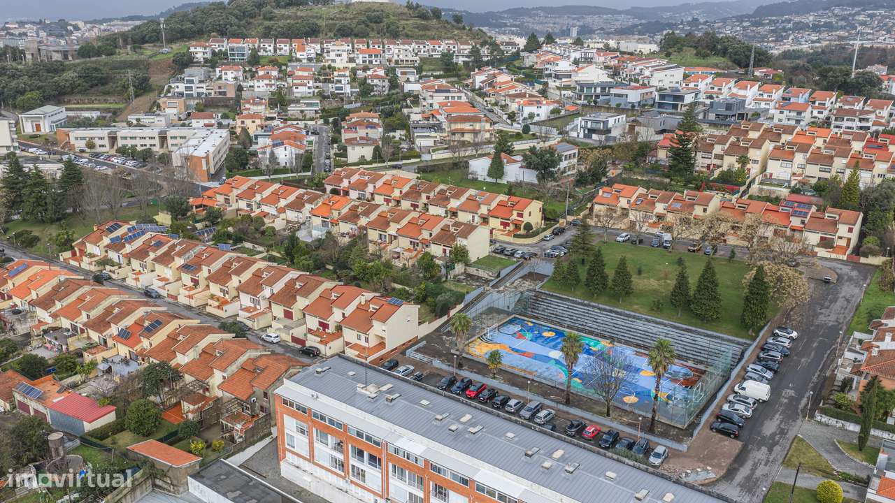 Moradia T4 de gaveto em Nogueira-44