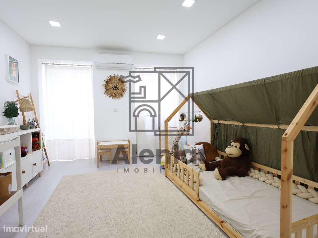 Moradia T3 como nova, no centro de Alhandra-20