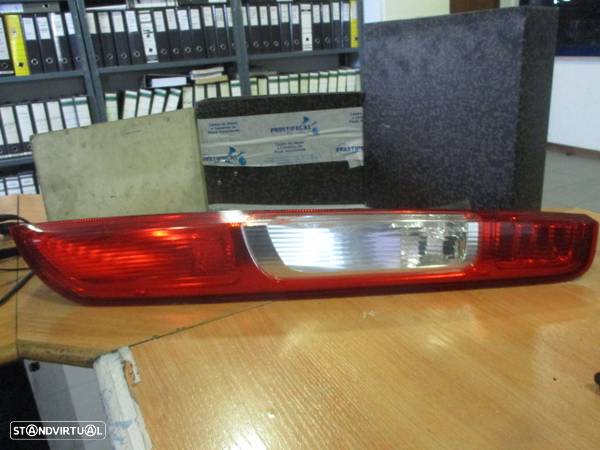 Farol Tras STOP1531 FORD FOCUS 2006 TRAS DRT ORIGINAL - 1