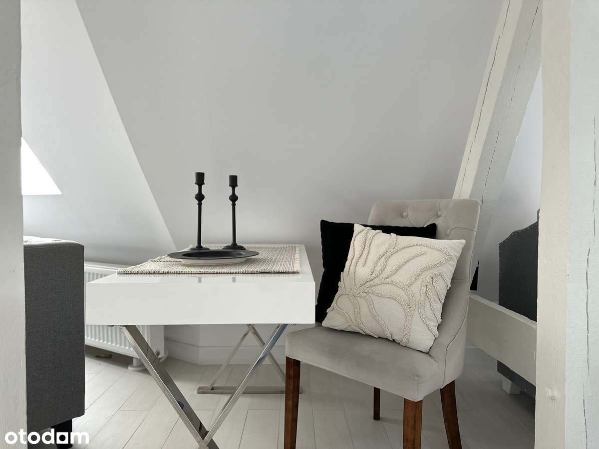 Piękne mieszkanie poddaszowe w kamienicy w CENTRUM, wysoka jakość-1