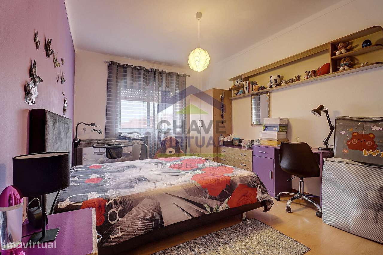 Apartamento T3 com Sótão Amplo - Centro Bombarral-40
