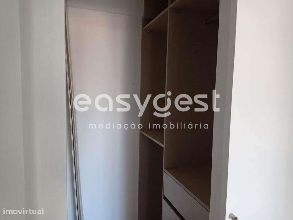 Apartamento T3 convertido em T2 remodelado em Campo de Ourique - Grande imagem: 5/14