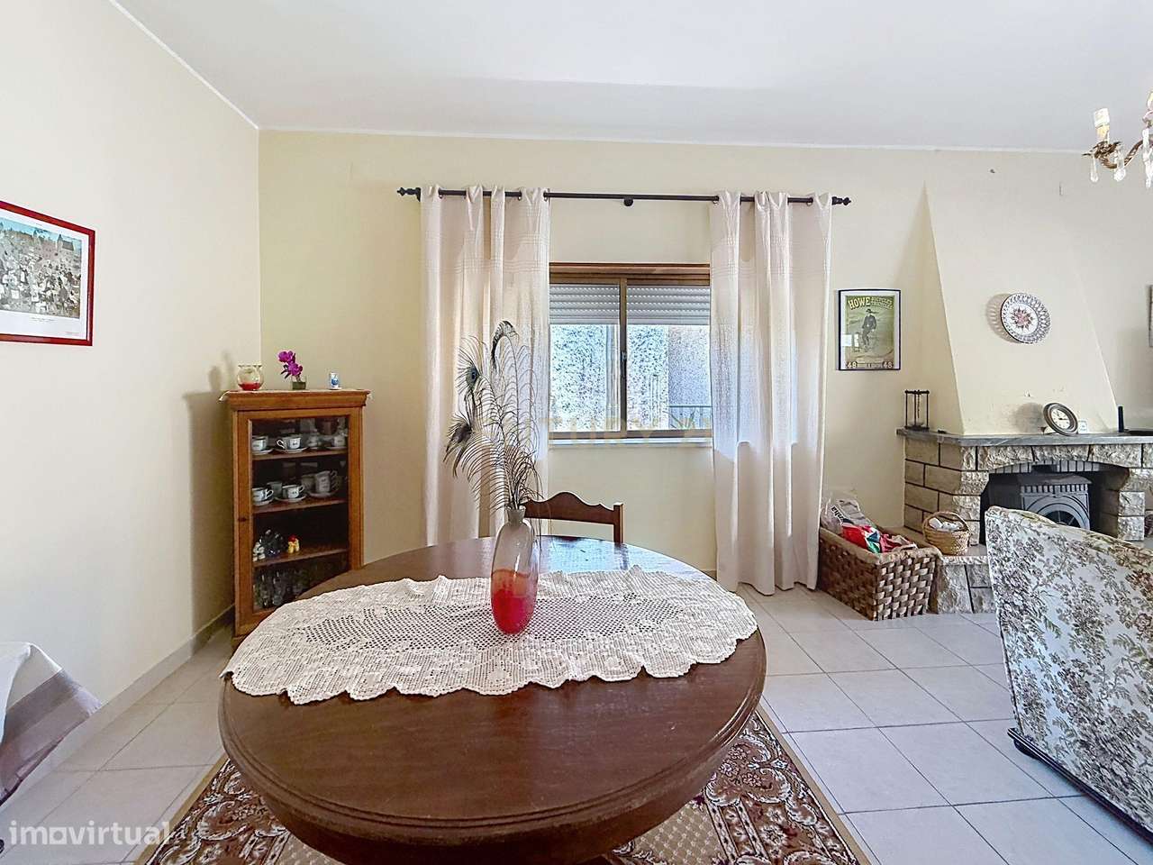 Moradia Espaçosa com 5 Quartos, Garagem Dupla e Vistas Deslumbrantes s-11