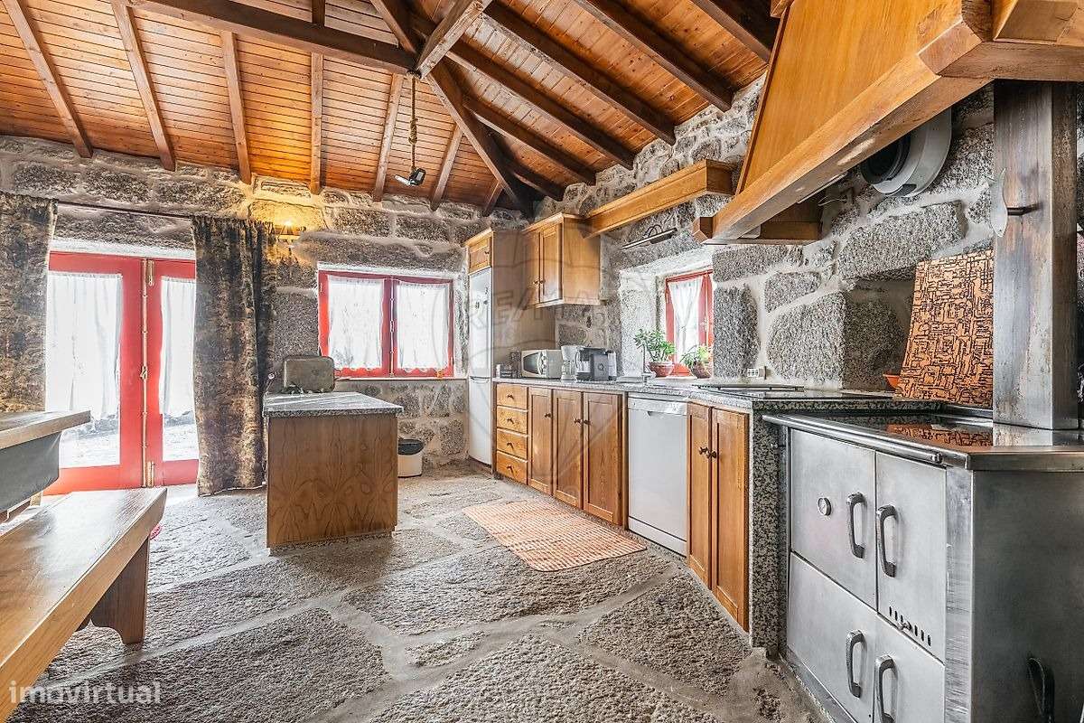 Moradia T4 em pedra totalmente renovada situada em condomínio privado - Grande imagem: 5/42