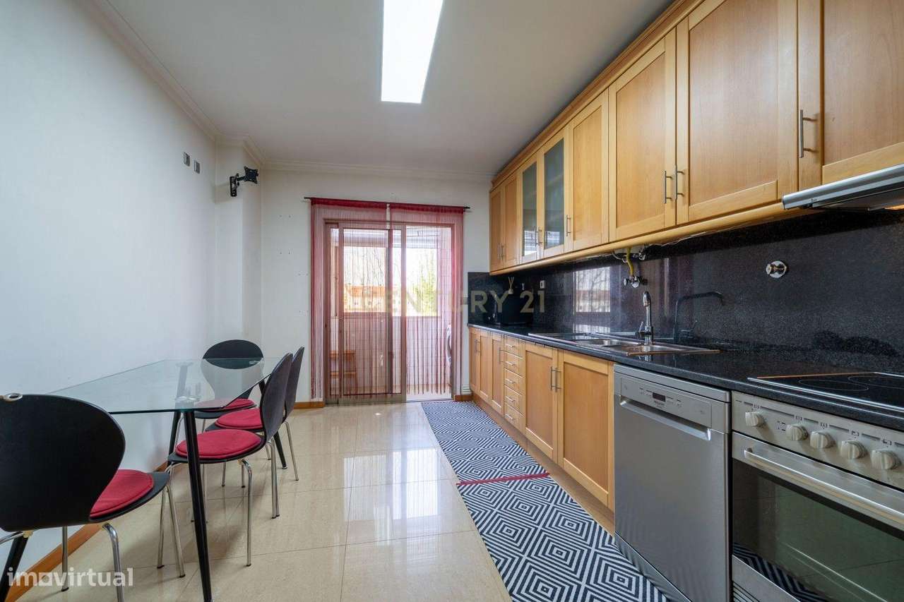 Excelente Apartamento T2 com elevador e garagem-40