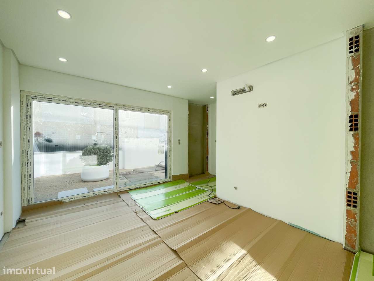 Moradia T4 com Piscina - Santa Iria de Azoia (Bairro da Salvação) - Grande imagem: 4/47