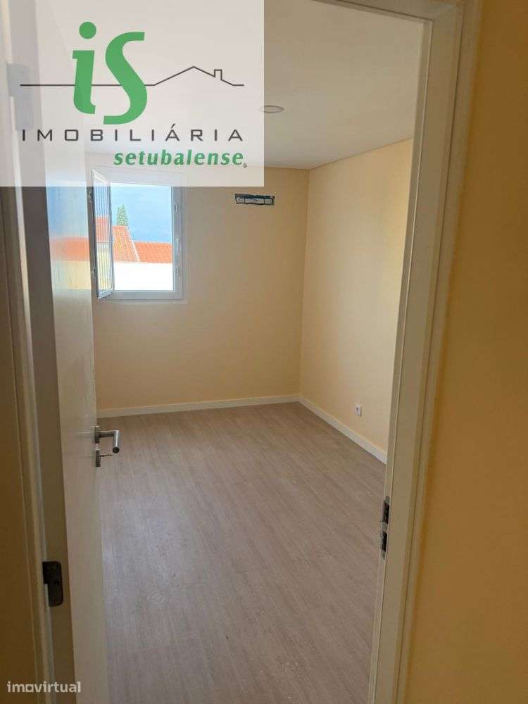 MORADIA T4 TRANSFORMADA EM T3 | TOTALMENTE REMODELADA | CASAL DE FIGUE-20