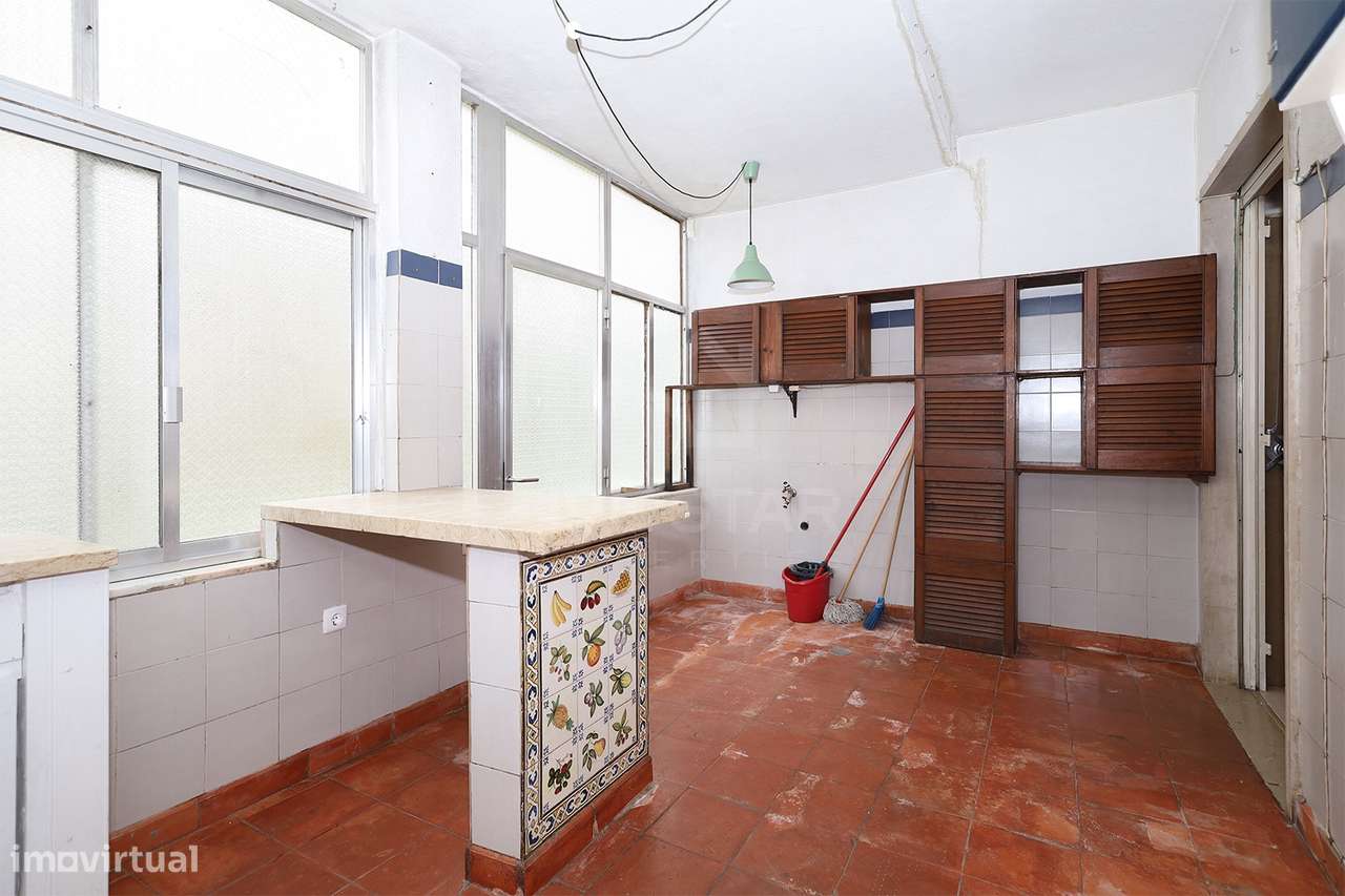 T4 Duplex - Parede - Vista Mar - Varanda - Garagem - Para Renovação-16