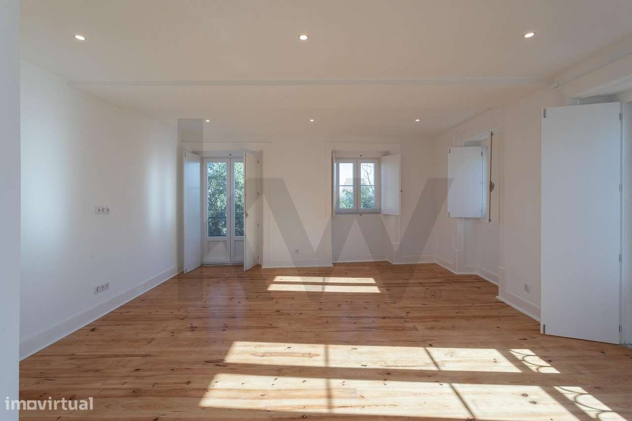 Apartamento T3 Remodelado com Vista Desafogada em Alfama – 150m2 de Ch - Grande imagem: 4/46