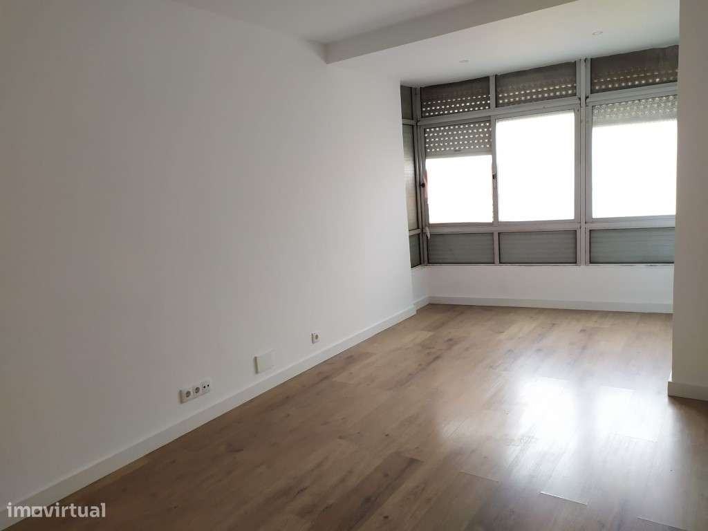 T2 remodelado e semiequipado na Amadora-14