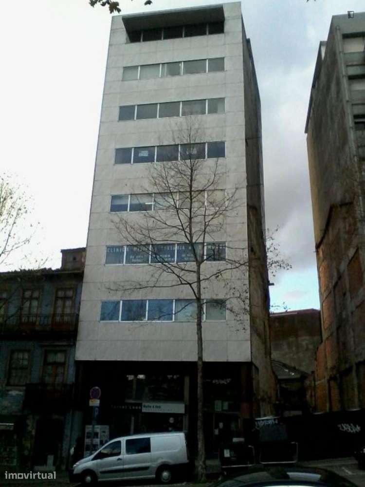 Estúdio - localizado em Santo Ildefonso Porto - Grande imagem: 2/7