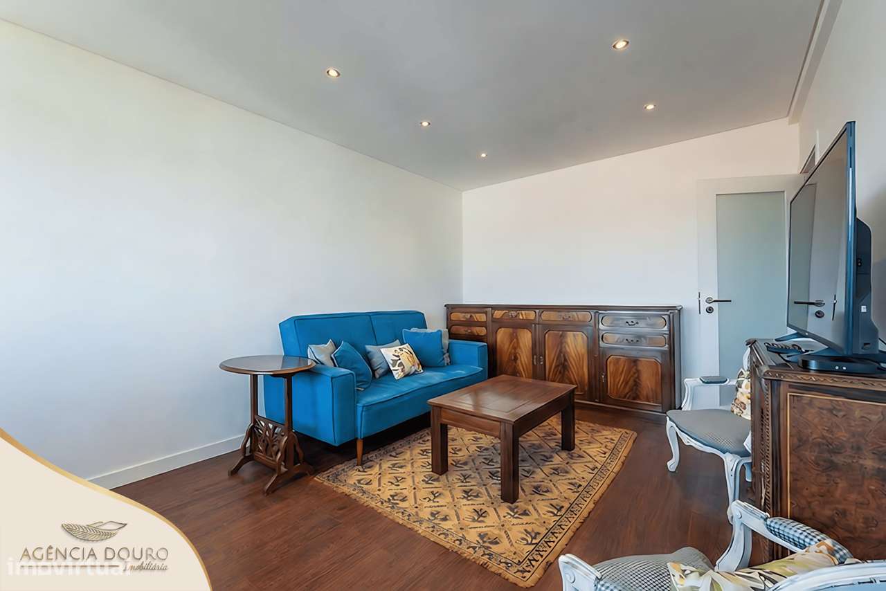 Apartamento T4 com varandas, em Aldoar, Porto-1