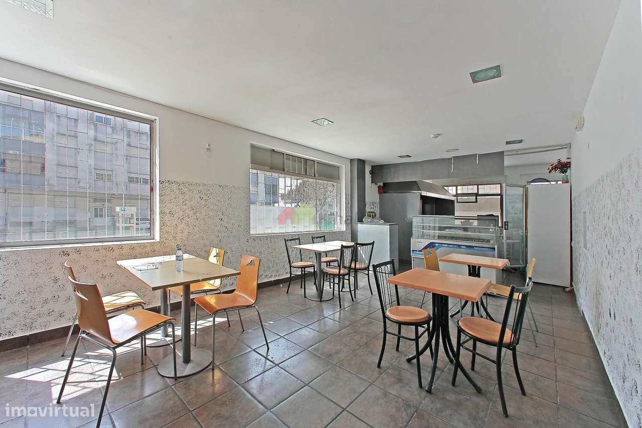 Loja com 72 m2 no Bairro Vale da Amoreira, na Moita - Grande imagem: 4/11