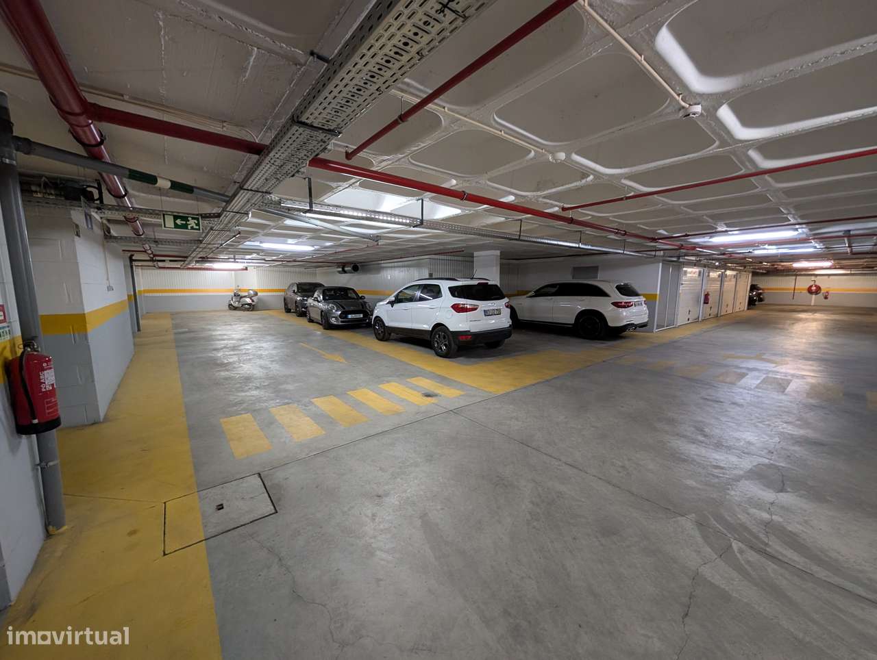 Garagem espaçosa box 3 carros Costa da Caparica-5