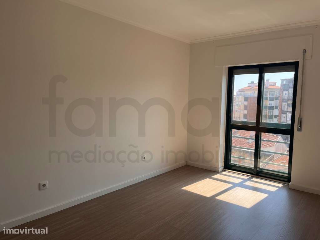 T4+1 no Centro da Amadora ideal para famílias-7