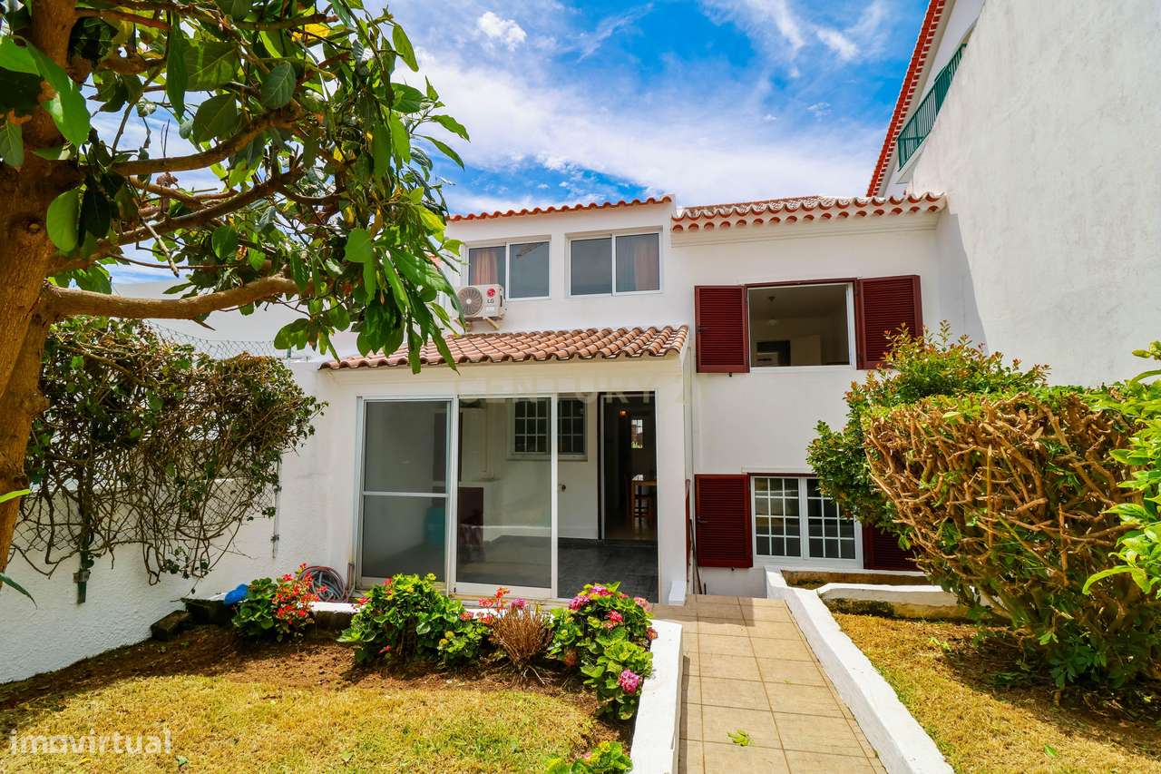 Moradia T2+1 com sótão, garagem, jardim e logradouro – Ponta Delgada-20