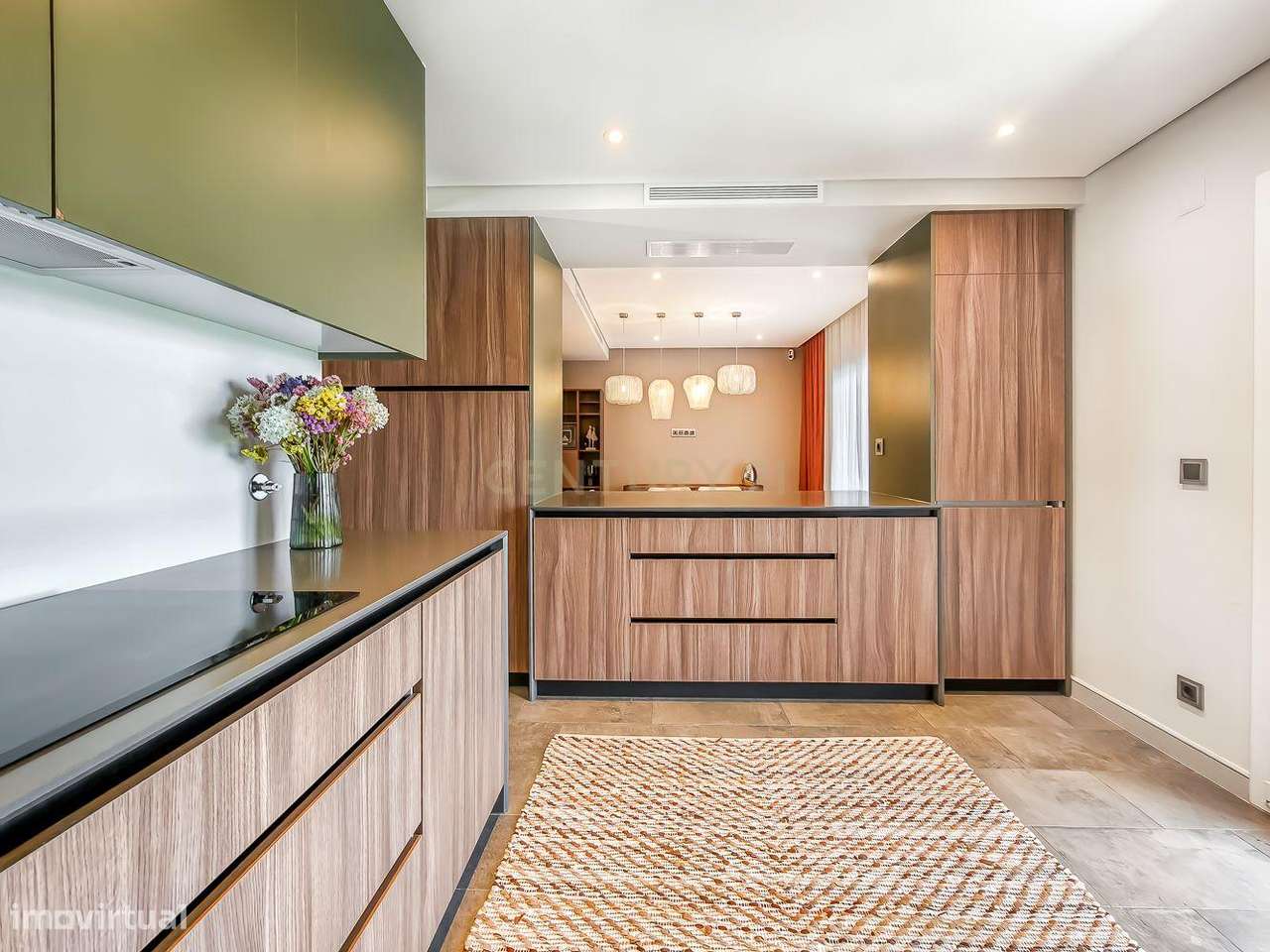 Moradia T4 em Condomínio Privado | Piscina | 6WC | Jardim | Terraço |-15