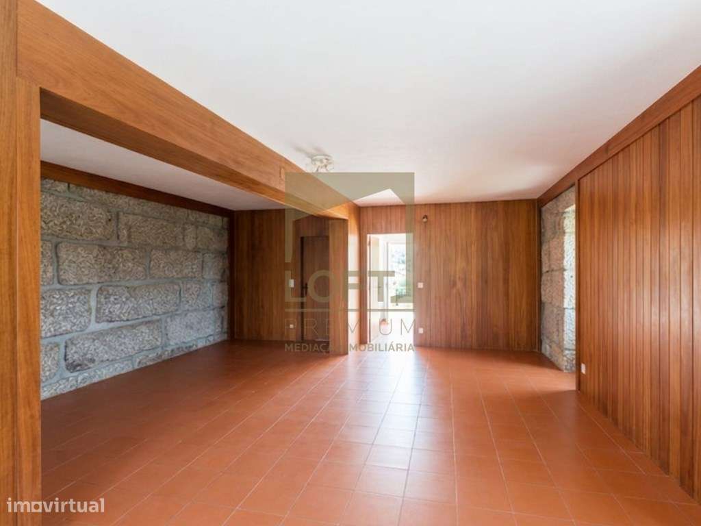 Moradia V3 + 1 no Centro de Guimarães em 2 pisos-3