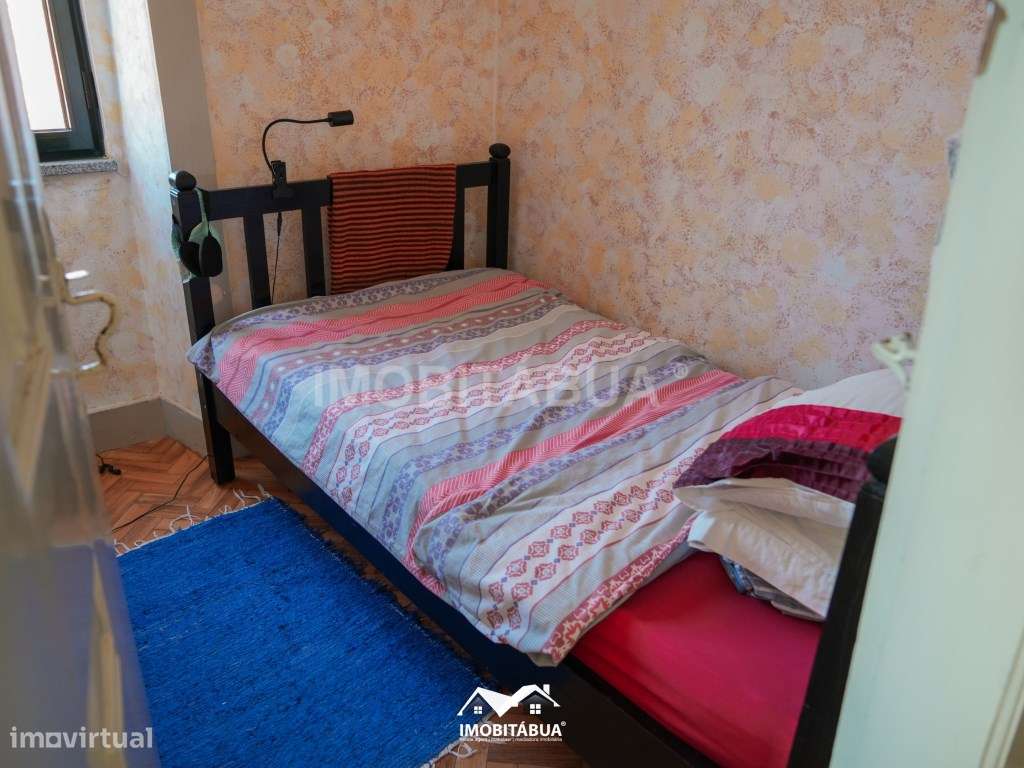 Casa Tradicional Portuguesa com Quintal, Vista e Muitos Detalhes Au...-15