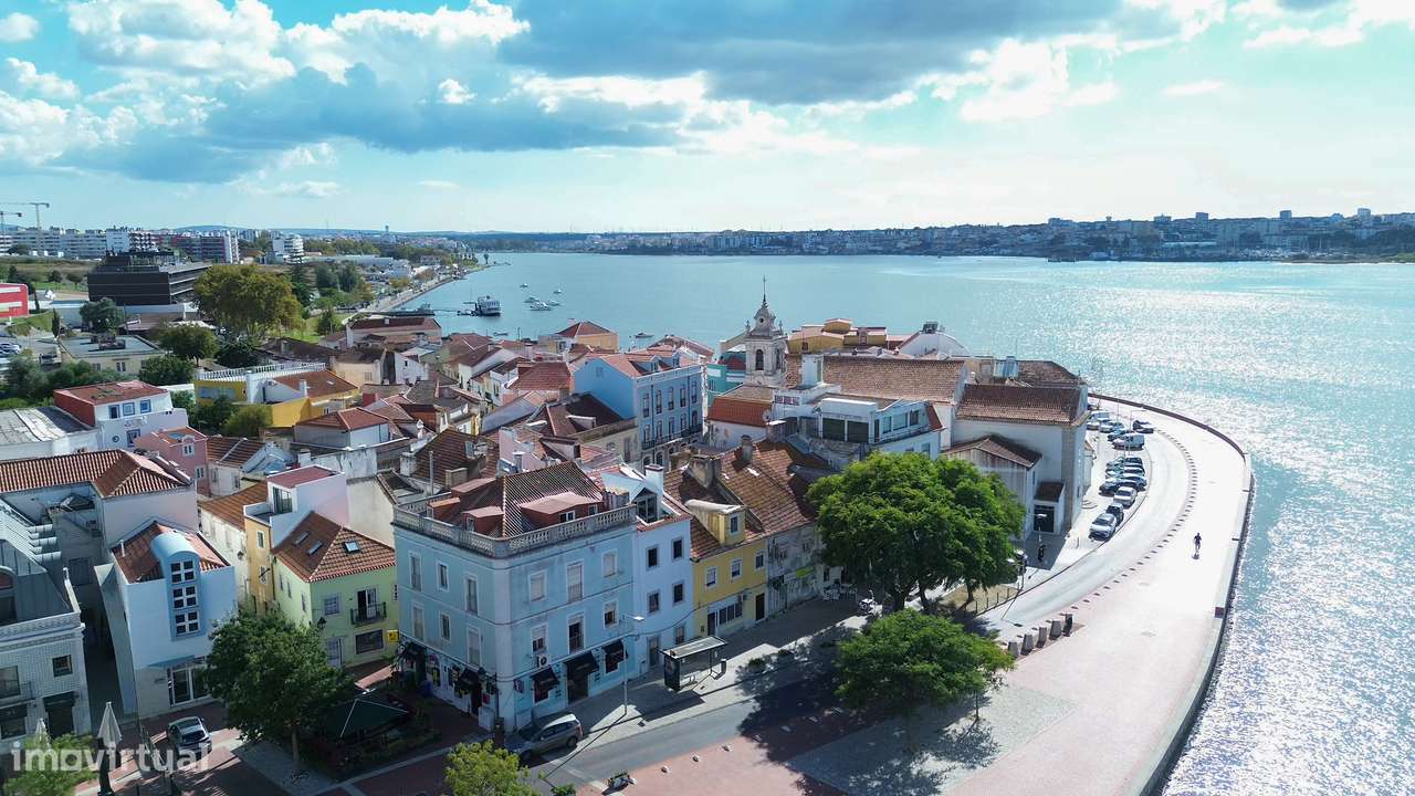 Prédio para recuperação na Zona histórica do Seixal, junto à zona ribe-14