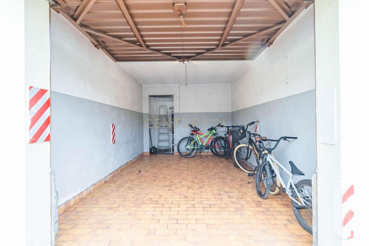 Apartamento T3 em Aguas Santas com Suite e garagem-31