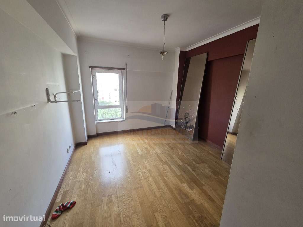 Apto T3 no Carregado Com Amplas Áreas Luz Natural, num 6º andar de ... - Grande imagem: 5/17