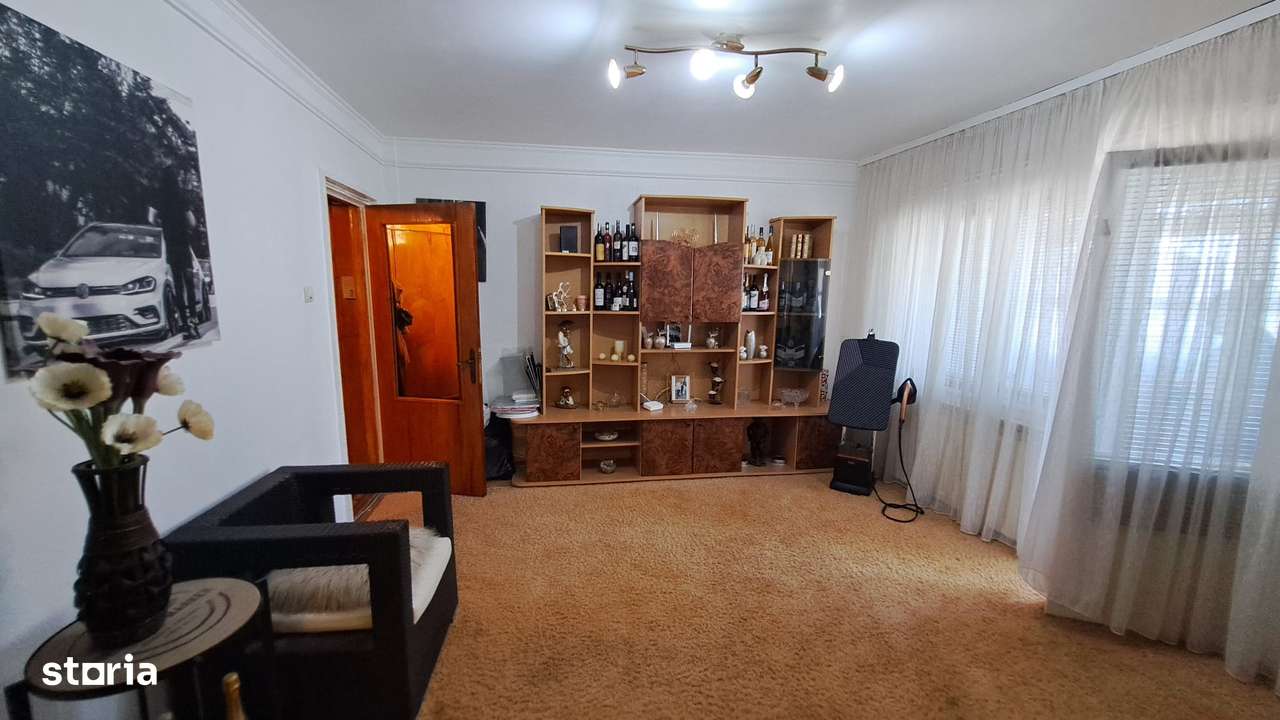 Piata Km4-5,  3 camere, mobilat, utilat, centrala gaze, loc de parcare - Imagine principală: 2/17