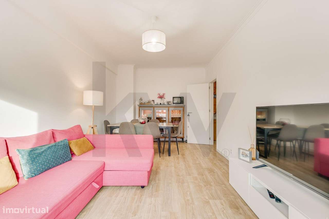 Apartamento T2 totalmente renovado com Suite, Varanda e Arrecadação na-8