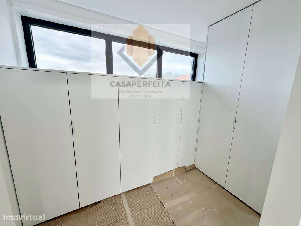 Moradias V5 de Luxo com Piscina, Jardim e Terraços - Praia da Madalena-9