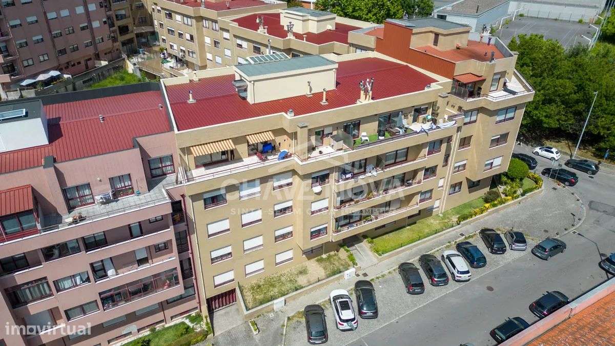 Apartamento T3 c/ Vistas Mar e Garagem Box em Canidelo-0