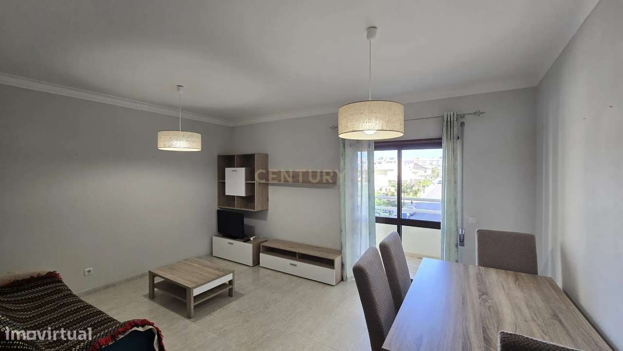 Apartamento T2 em Alvor para arrendar ao ano.