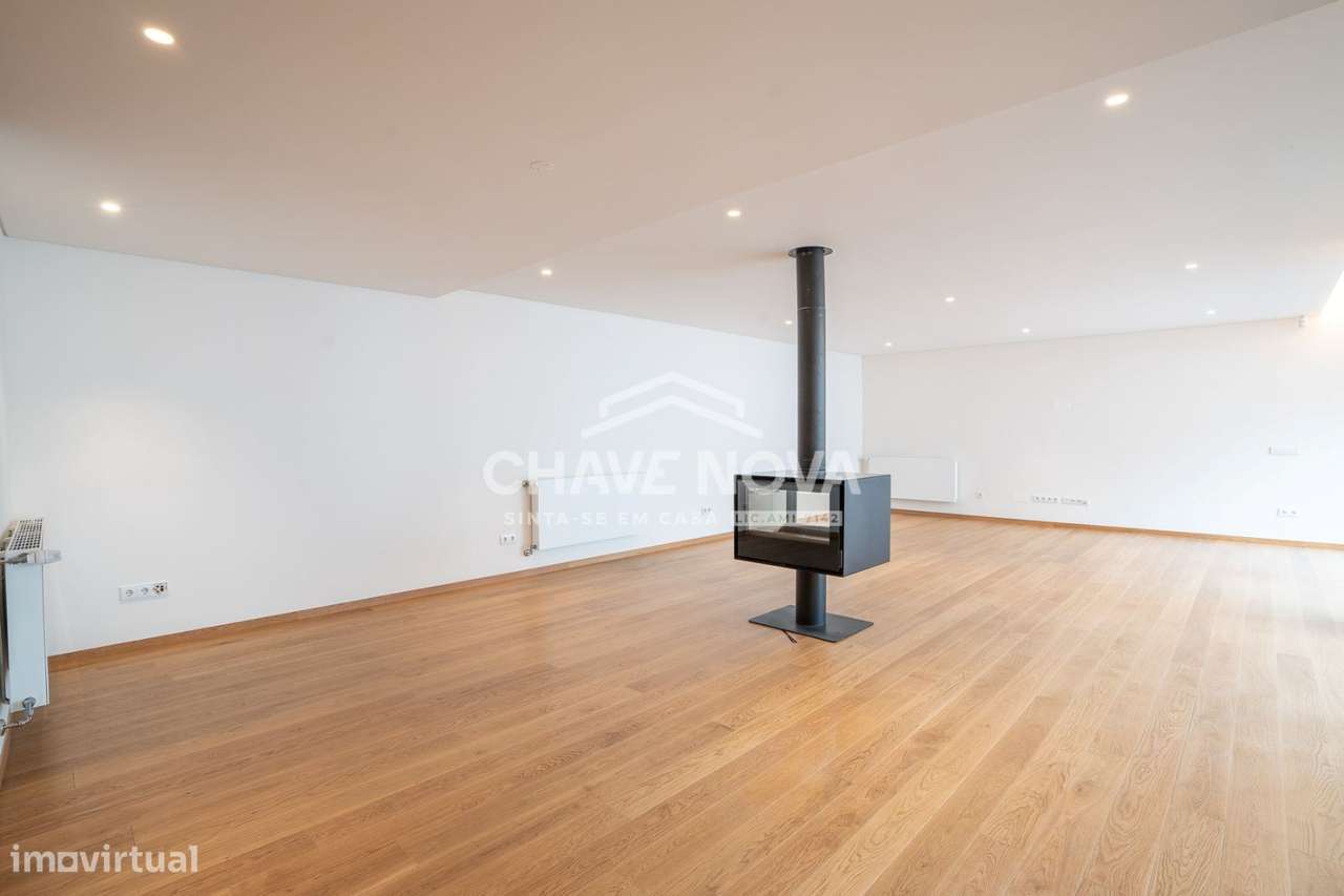 Moradia Duplex, com piscina no Bairro da Vilarinha, Porto - Grande imagem: 3/25